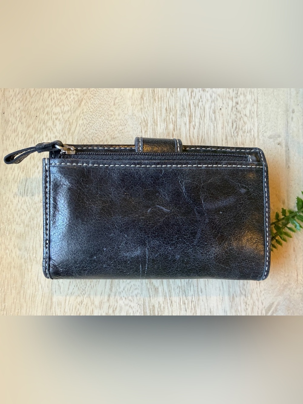 Black leather wallet, Never Used, flower design appliqué and embroidery - Picture 3 of 6